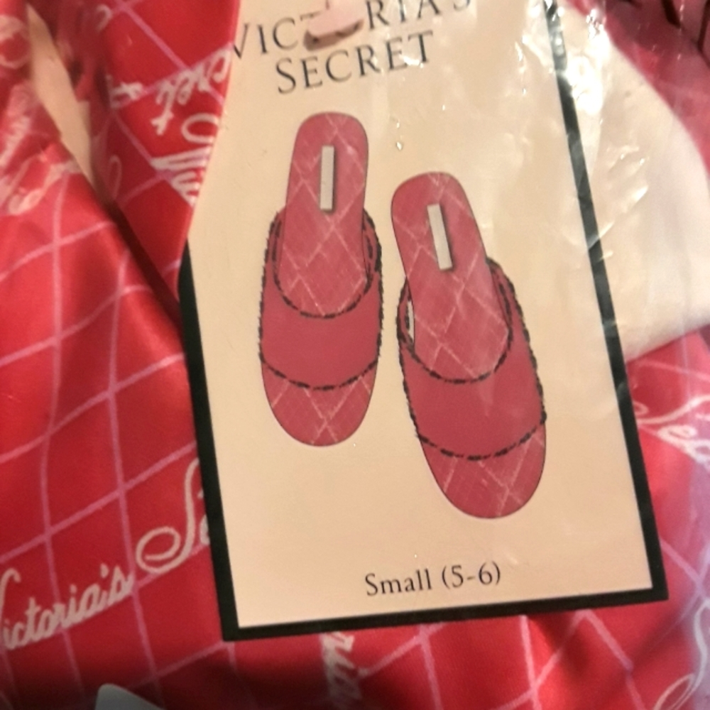 NWT VICTORIA'S SECRET SLIPPERS SIZE 5-6 / S New in original packaging with tag!